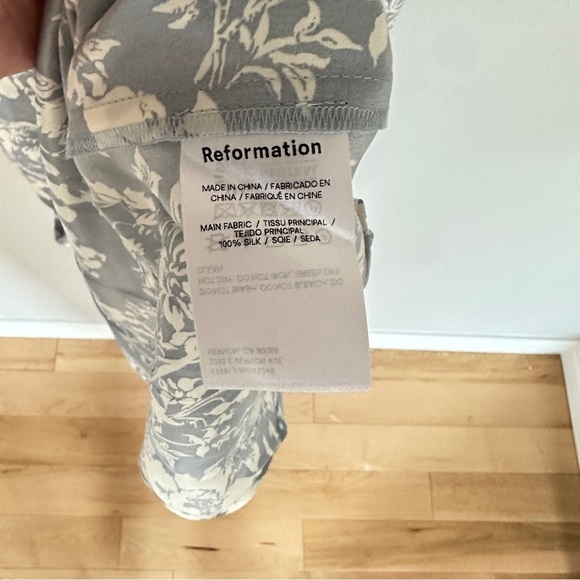 NEW Reformation Frankie Silk Dress in Porcelain Blue Floral |  size 2 - Picture 10 of 12